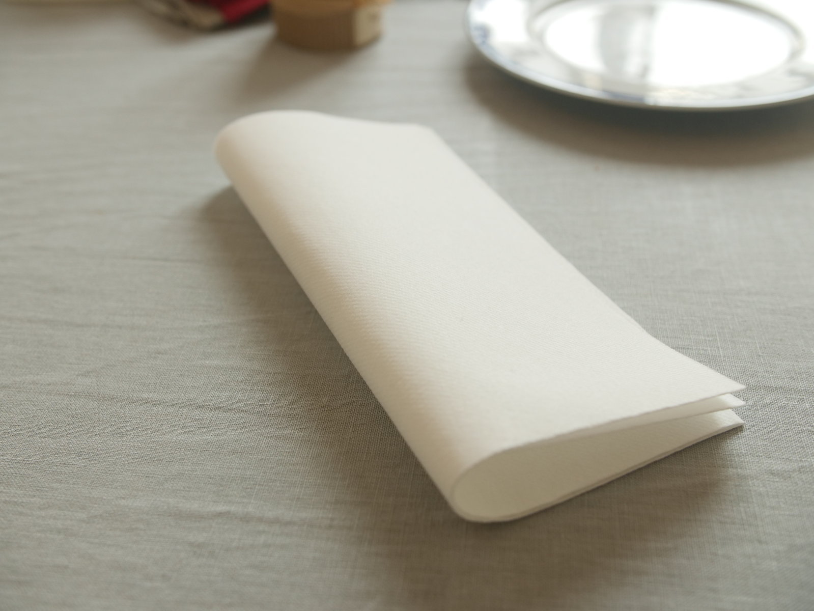 Serviettes papier ouate ou intissée, quelle est la différence entre ces  matières première pour le restaurant?